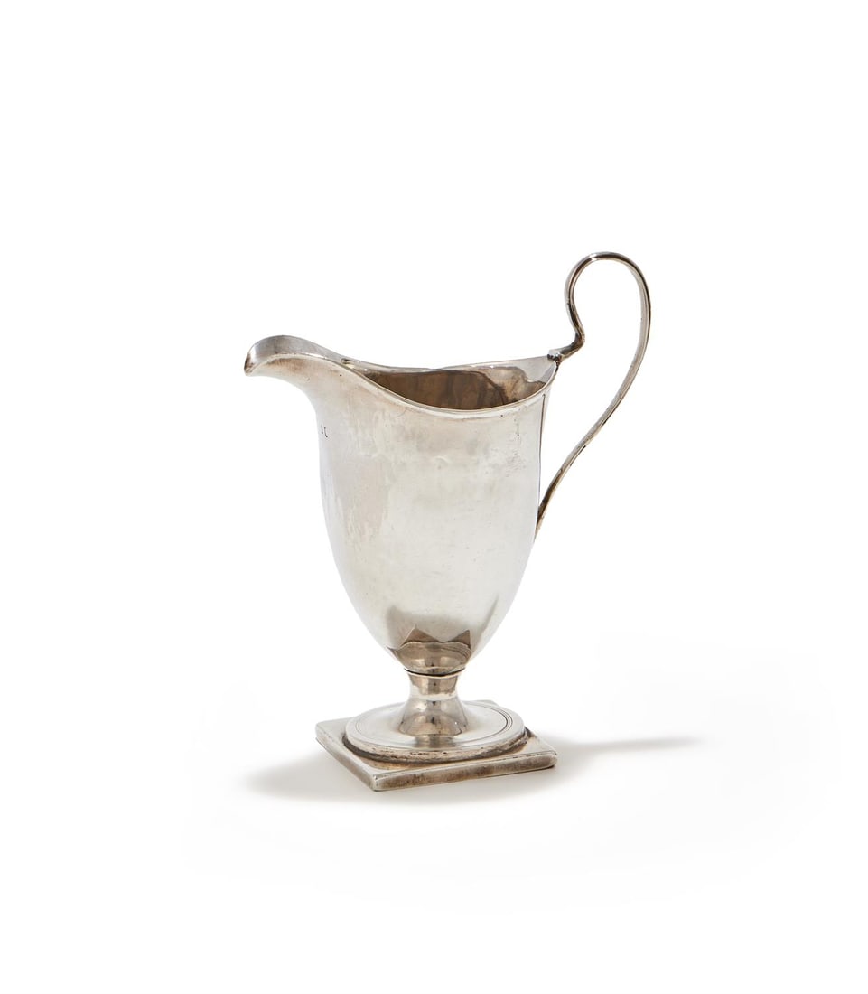A GEORGE III SILVER PLAIN HELMET SHAPED CREAM JUG, ROBERT HENNELL I & DAVID HENNELL II (1 of 2)