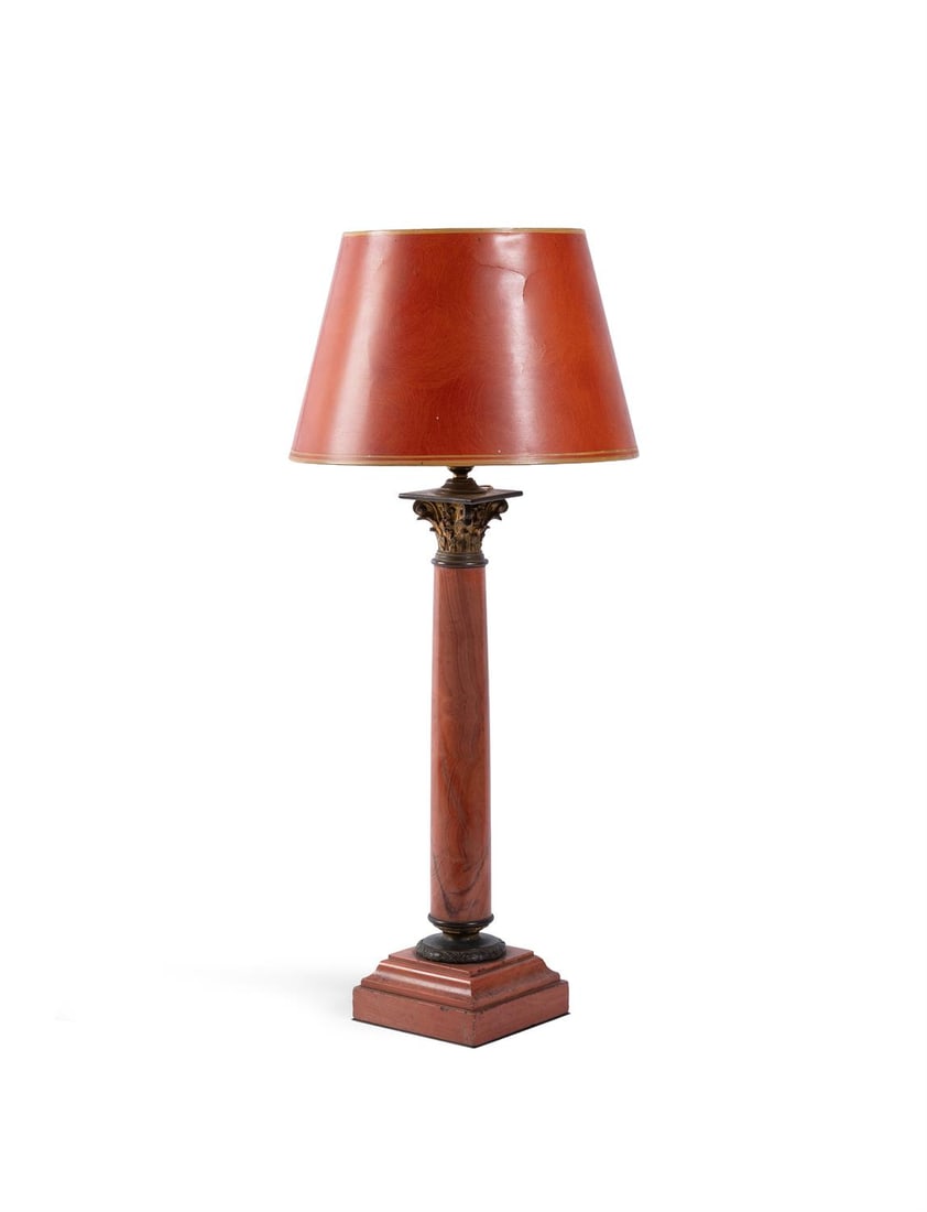 A GILT METAL MOUNTED ORANGE/RED MARBLE TABLE LIGHT, SECOND HALF 20TH CENTURY (1 of 2)