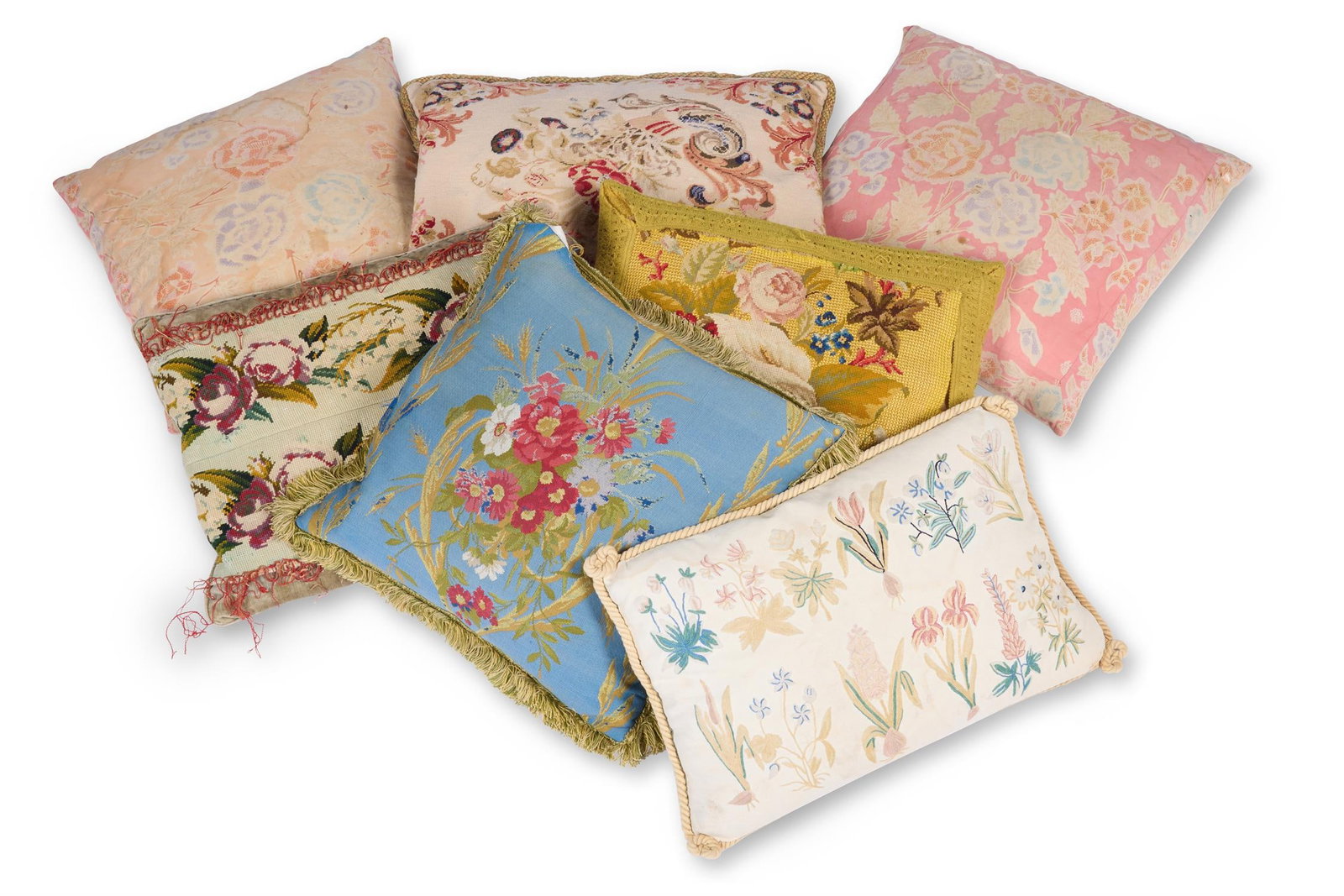A COLLECTION OF TAPESTRY CUSHIONS (1 of 2)