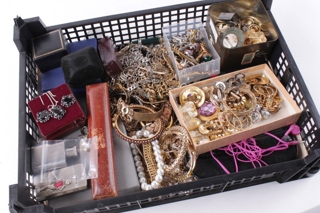 A quantity of costume jewellery items, including;: A quantity of costume jewellery items, including; cufflinks; chains; bracelets; lockets; pendants; a Gucci style bag and a ballpoint pen