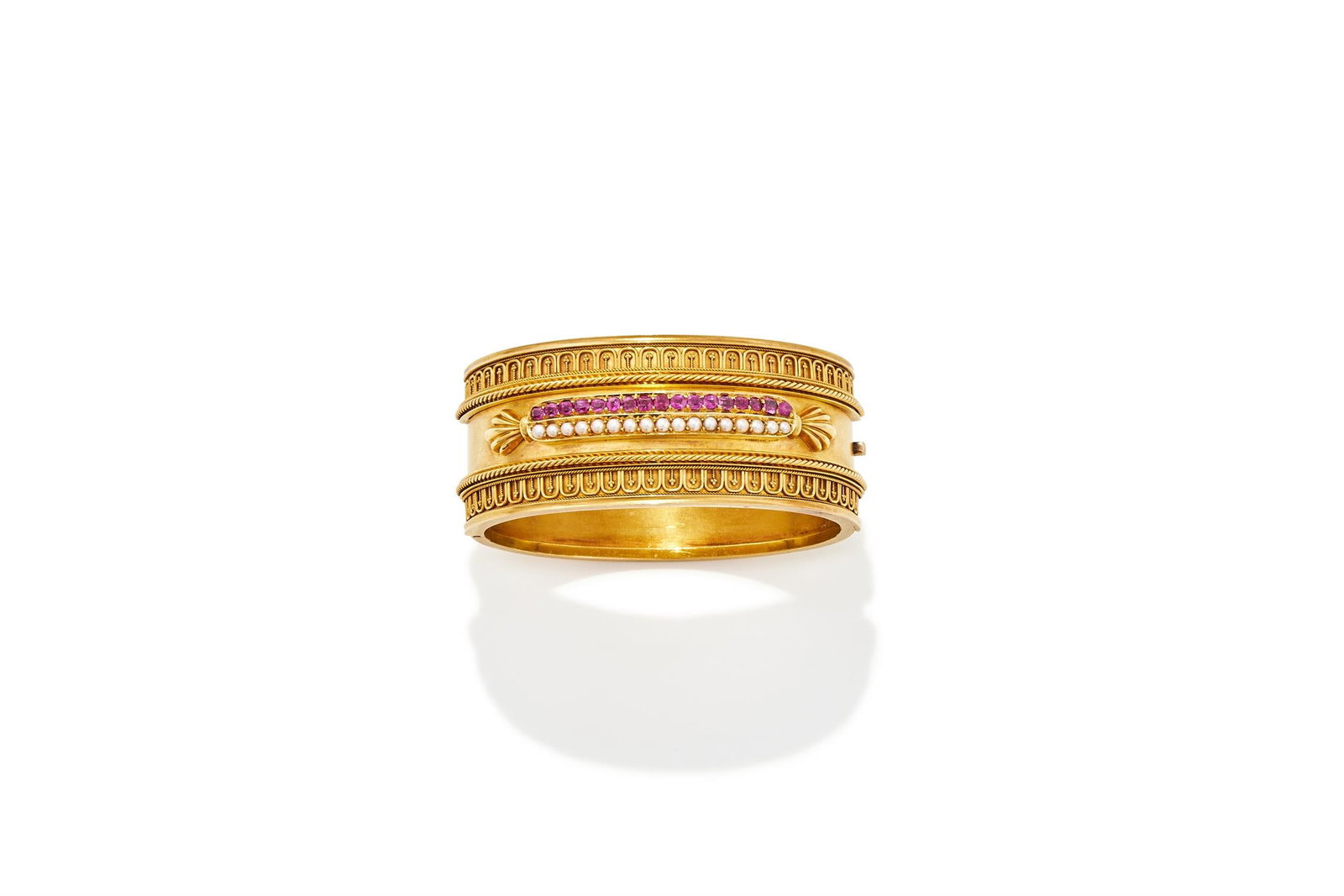 AN ARCHAEOLOGICAL REVIVAL RUBY AND SPLIT PEARL BANGLE - 2