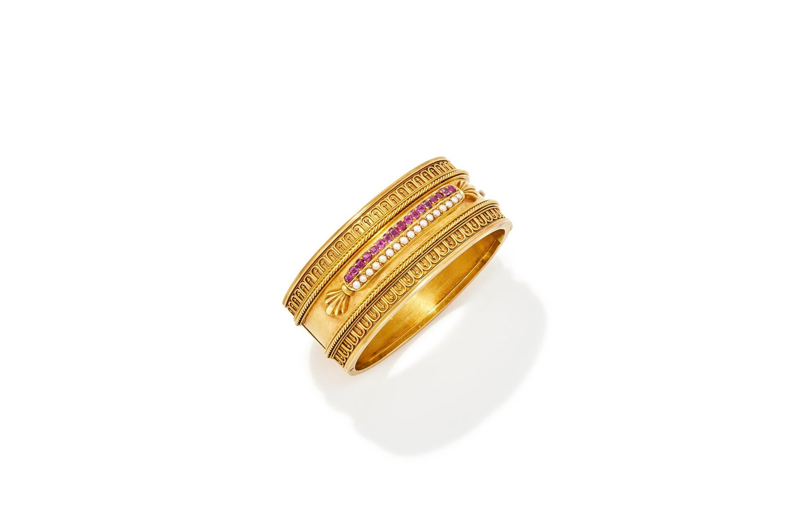 AN ARCHAEOLOGICAL REVIVAL RUBY AND SPLIT PEARL BANGLE - 3