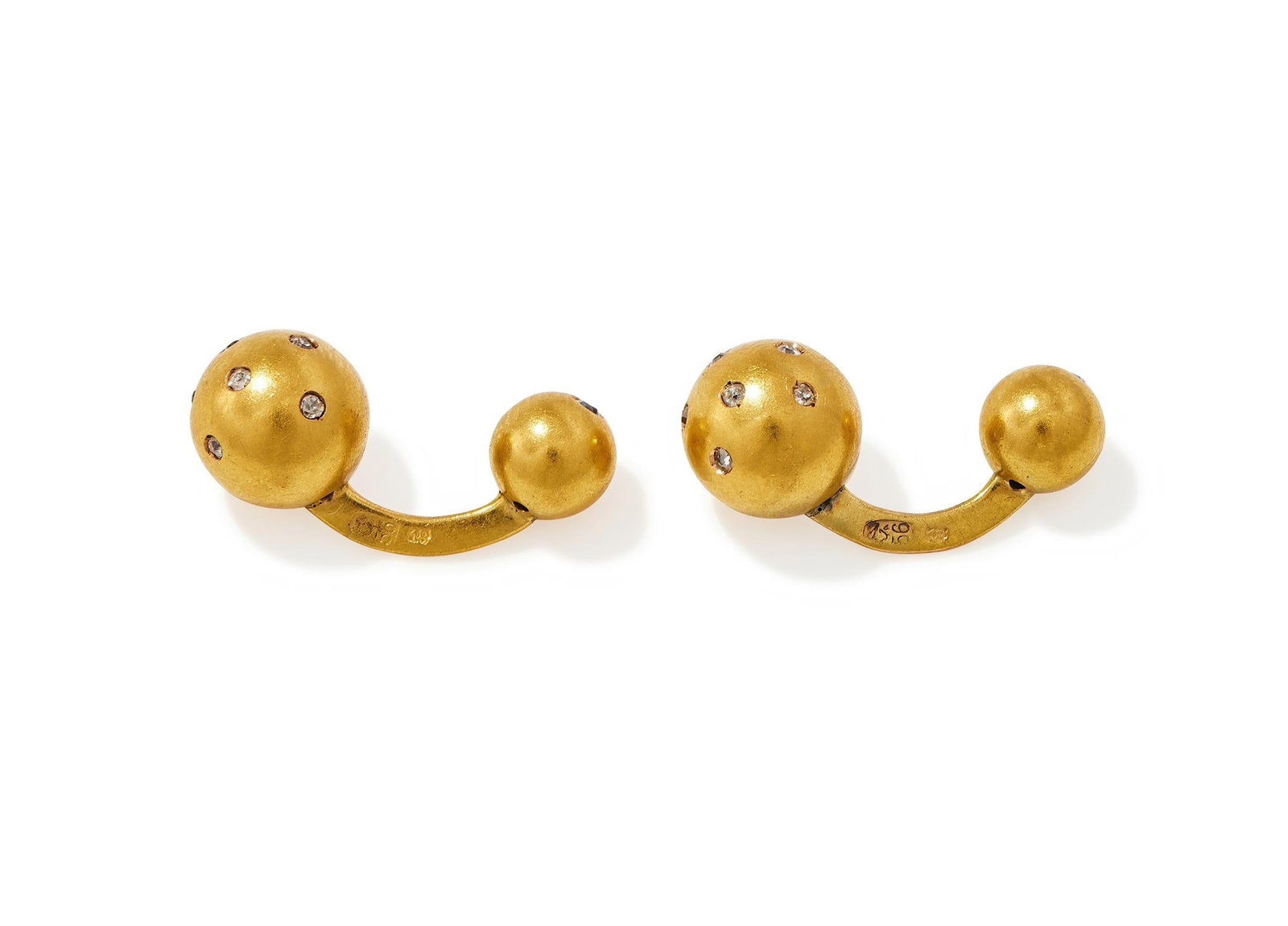 A PAIR OF EARLY 20TH CENTURY DIAMOND SET CUFFLINKS (1 of 2)