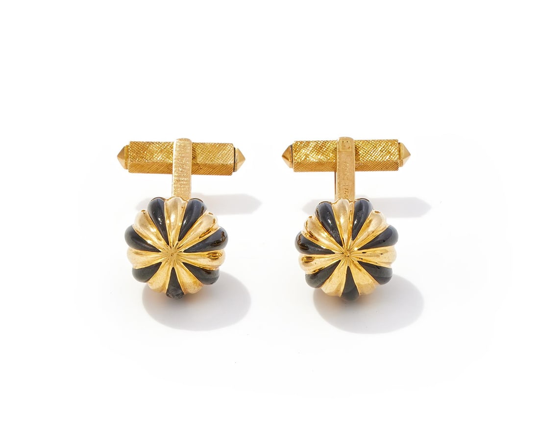 CARTIER, A PAIR OF ENAMEL CUFFLINKS (1 of 4)