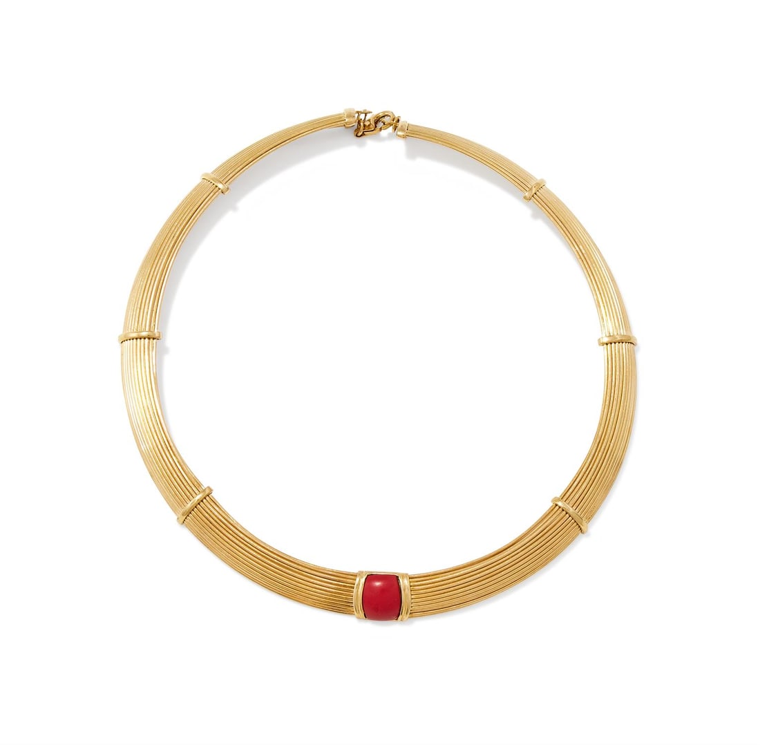 Y AN ITALIAN CORAL SET COLLAR NECKLACE: Y AN ITALIAN CORAL SET COLLAR NECKLACE The collar composed of polished sprung bars to a central coral panel, with lobster claw fastener, stamped 750 Italy with Italian control marks Size/dimensions: i