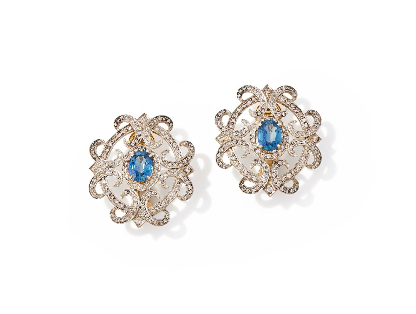 A PAIR OF SAPPHIRE AND DIAMOND EARRINGS (1 of 2)