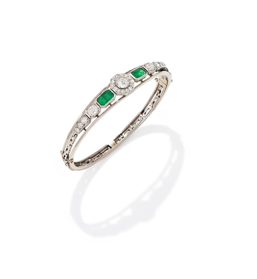 AN EMERALD AND DIAMOND BANGLE (1 of 3)