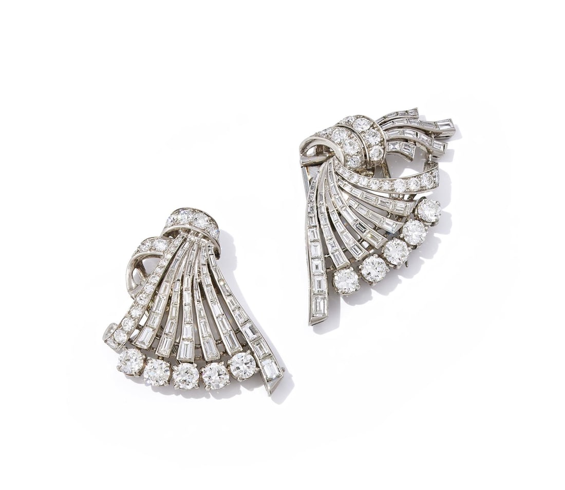 A MID 20TH CENTURY DIAMOND DOUBLE-CLIP BROOCH: A MID 20TH CENTURY DIAMOND DOUBLE-CLIP BROOCHOf ribbon spray design, set throughout with old European, single and baguette cut diamonds, twin prong and brooch fittings, unmarkedSize/dimensions: 5.2cm 