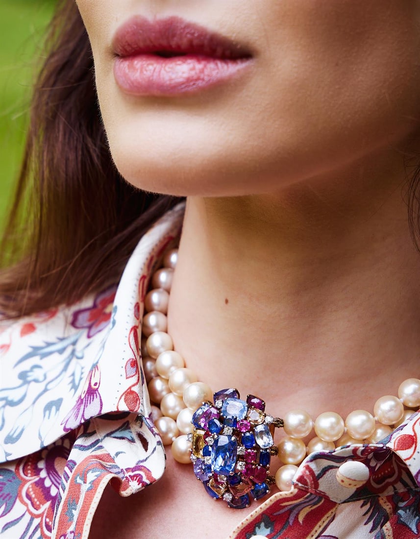 A SAPPHIRE, COLOURED SAPPHIRE, DIAMOND AND CULTURED PEARL NECKLACE (1 of 5)