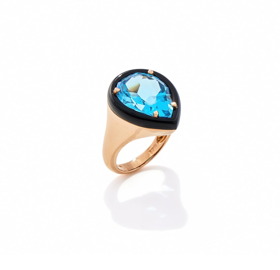 A BLUE TOPAZ AND ONYX DRESS RING (1 of 3)