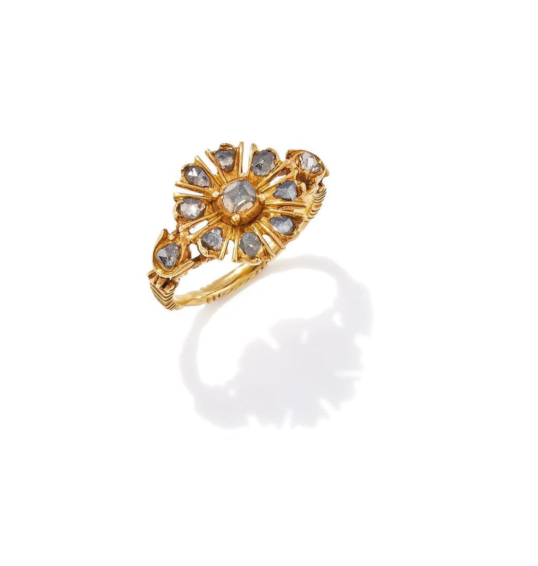 AN ANTIQUE DIAMOND FLOWERHEAD CLUSTER RING (1 of 3)