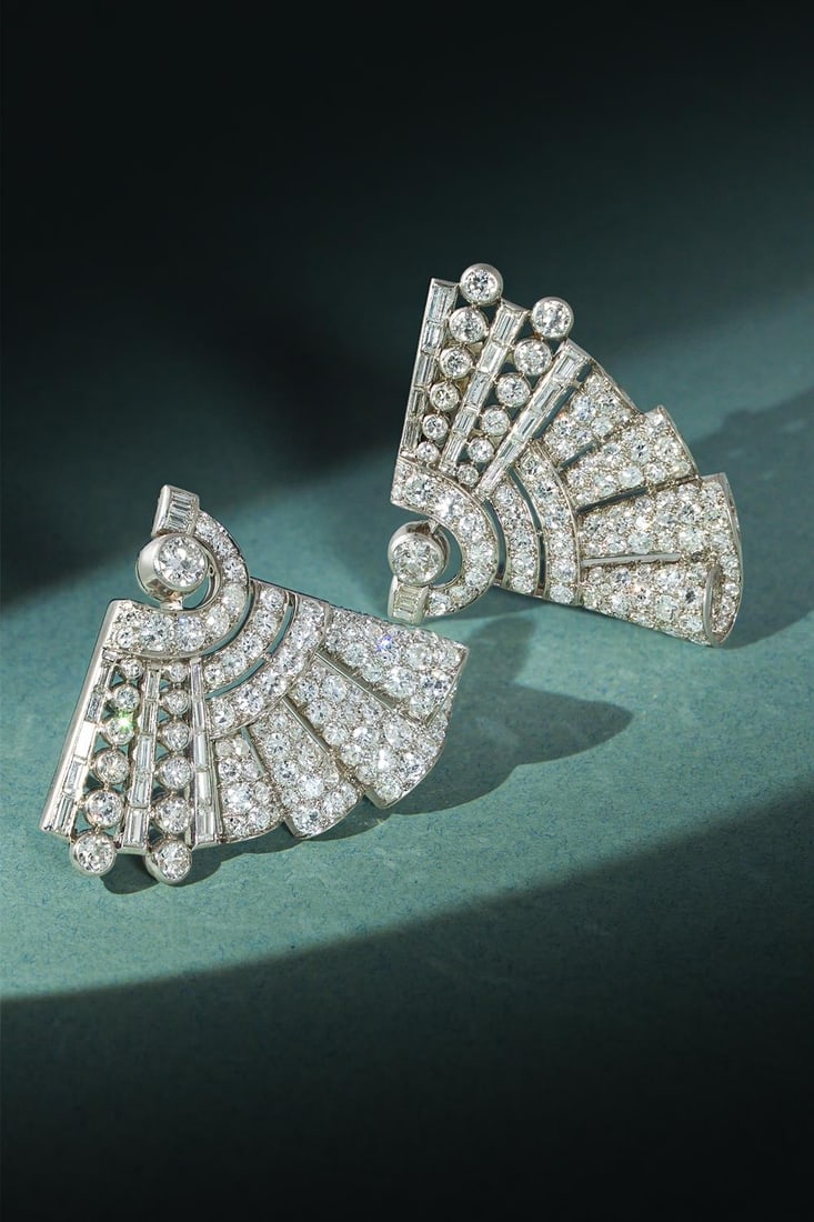 A FRENCH ART DECO DIAMOND DOUBLE-CLIP BROOCH: A FRENCH ART DECO DIAMOND DOUBLE-CLIP BROOCHCIRCA 1930Of fan shaped design, with pavé set old European and single cut diamond scrolls and lines of baguette and collet set old cut diamonds, maker'