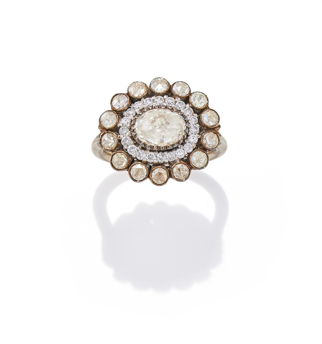 A DIAMOND TARGET CLUSTER RING - 2