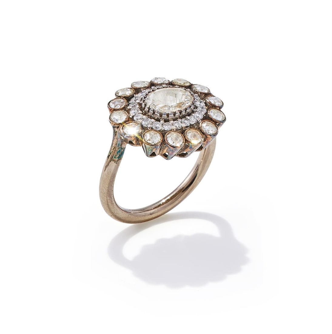 A DIAMOND TARGET CLUSTER RING - 3