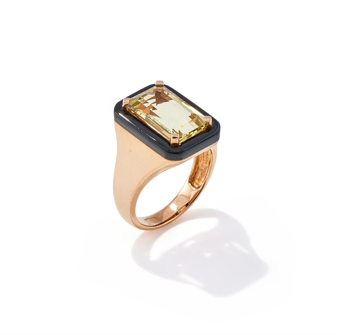 A HELIODOR AND ONYX DRESS RING: A HELIODOR AND ONYX DRESS RING LONDON 2021 The step cut heliodor within a polished onyx surround, mounted in 18ct rose gold, UK hallmark Size/dimensions: ring size N Gross weight: 8.1 grams