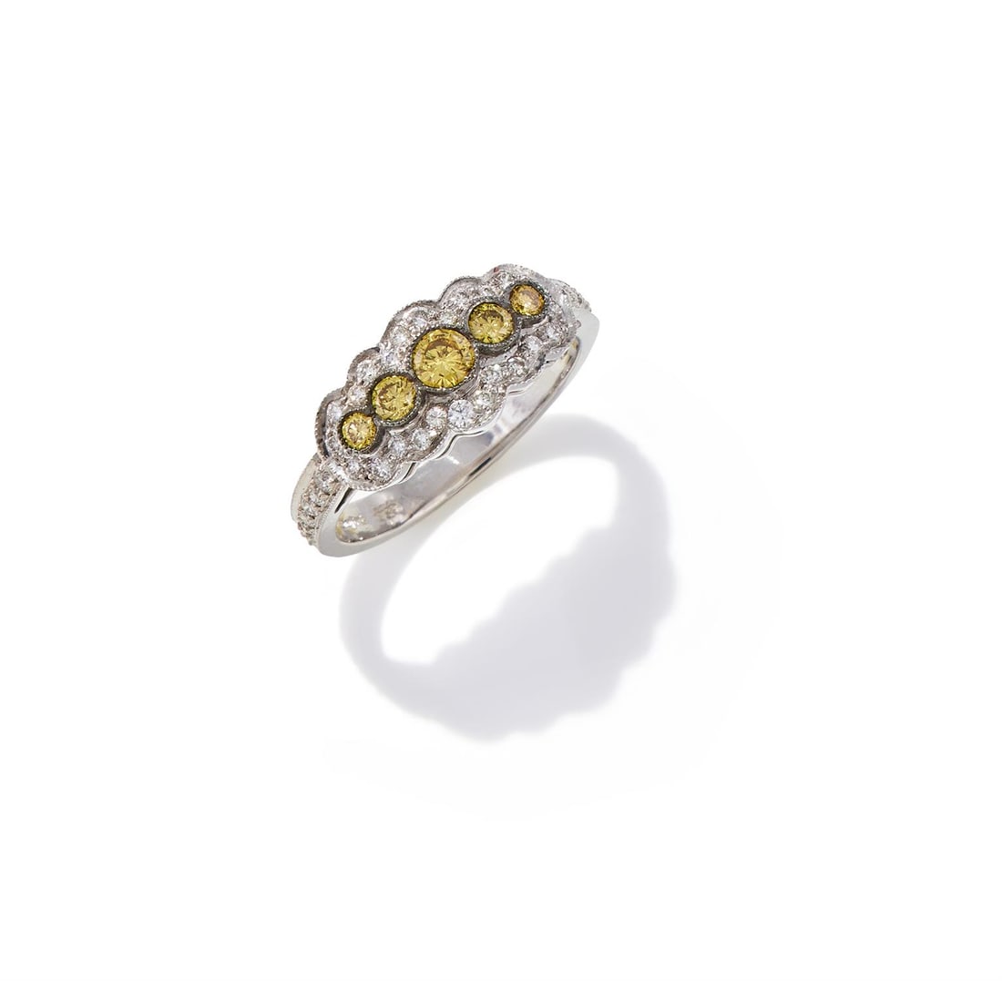 A DIAMOND AND COLOURED DIAMOND DRESS RING (1 of 3)