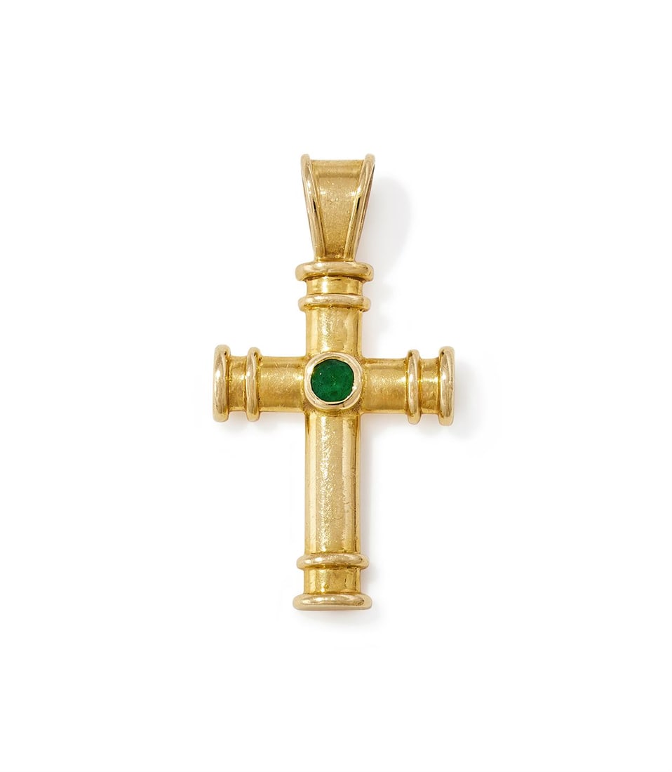THEO FENNELL, AN EMERALD SET CROSS PENDANT: THEO FENNELL, AN EMERALD SET CROSS PENDANTThe 18ct gold Latin cross, centrally set with a circular cut emerald, signed Fennell, maker's mark, UK hallmark, maker's caseSize/dimensions: 2.9cm longGross 