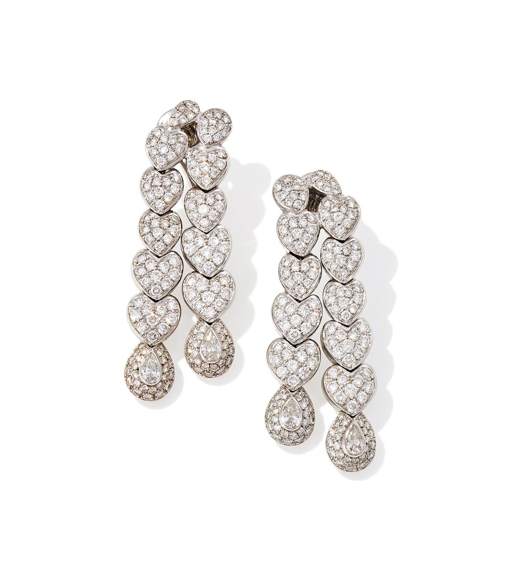 A PAIR OF DIAMOND PENDENT EARRINGS (1 of 2)