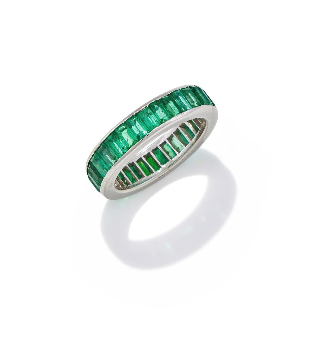 AN EMERALD ETERNITY RING (1 of 3)