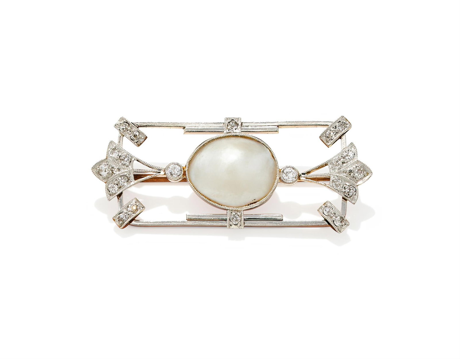 AN EARLY 20TH CENTURY MABÉ PEARL AND DIAMOND BROOCH (1 of 2)