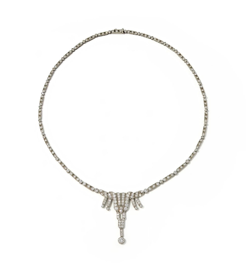 A 1930S DIAMOND PENDANT NECKLACE: A 1930S DIAMOND PENDANT NECKLACE The pieced oval links set with brilliant cut diamonds, to a box clasp, replaced tongue stamped PL Size/dimensions: 44.0cm long Gross weight: 23.0 grams