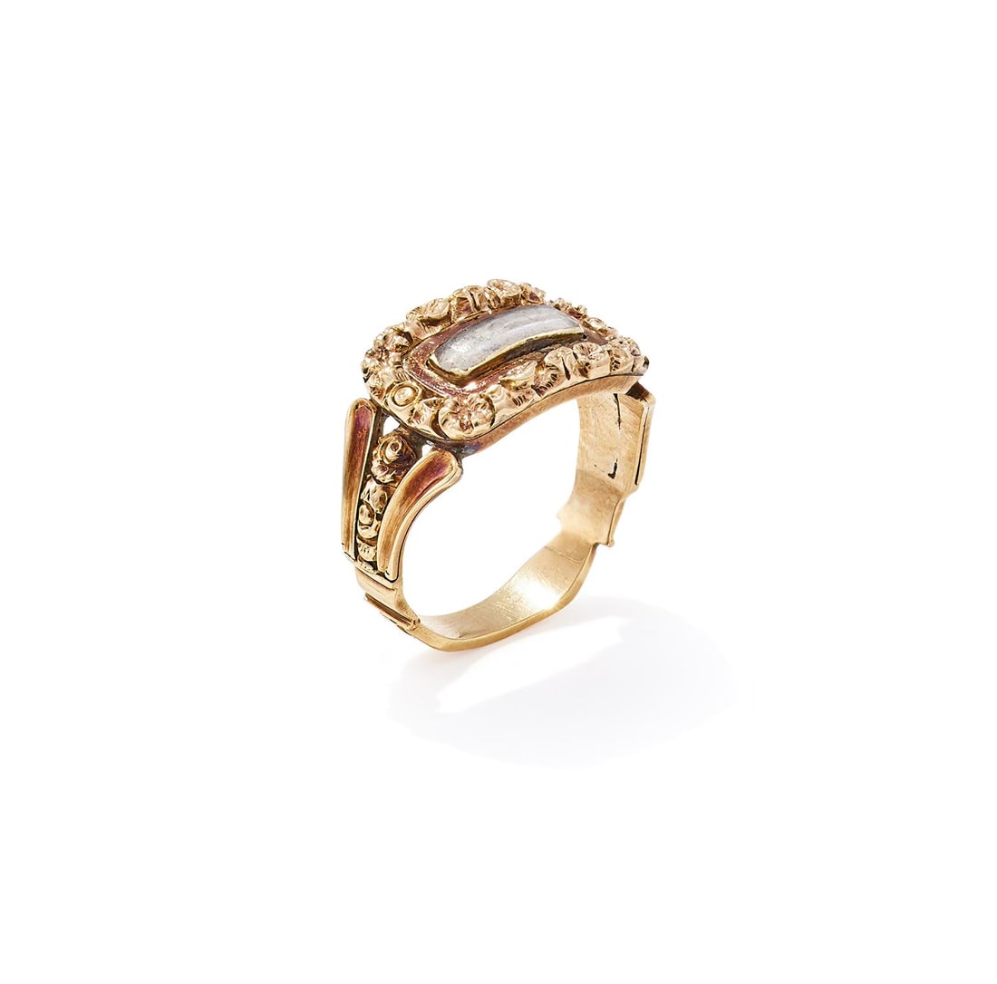A REGENCY PANEL RING - 3