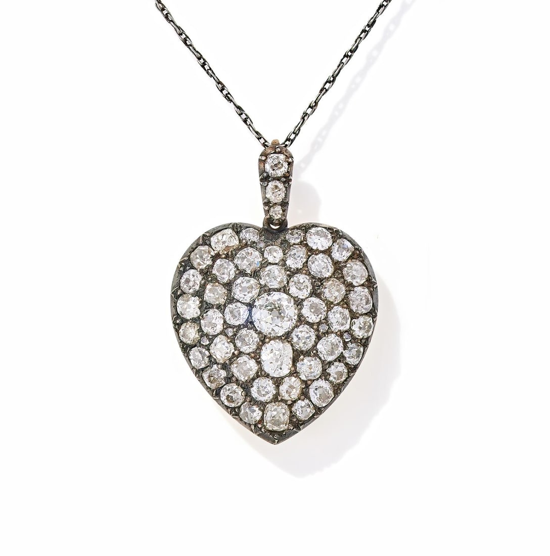 A LATE 19TH CENTURY DIAMOND HEART LOCKET (1 of 2)