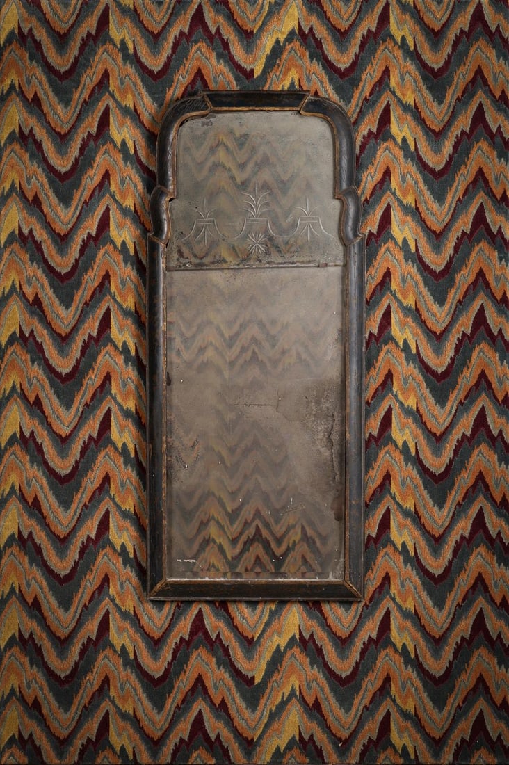 A QUEEN ANNE BLUE LACQUER AND GILT JAPANNED MIRROR, CIRCA 1710 (1 of 4)