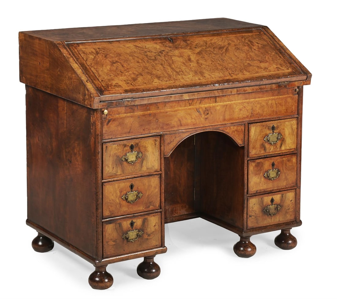 Y A WILLIAM & MARY FIGURED WALNUT AND FEATHERBANDED BUREAU, CIRCA 1690 (1 of 5)
