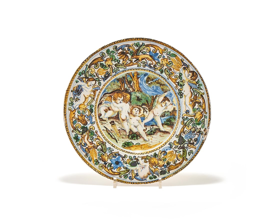 AN ITALIAN MAIOLICA PLATE, CASTELLI D'ABRUZZO, LATE 17TH CENTURY (1 of 2)