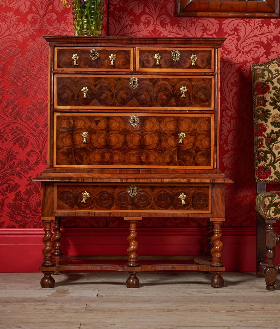 A WILLIAM & MARY OLIVEWOOD OYSTER, FRUITWOOD AND WALNUT CHEST ON STAND, CIRCA 1690 (1 of 4)
