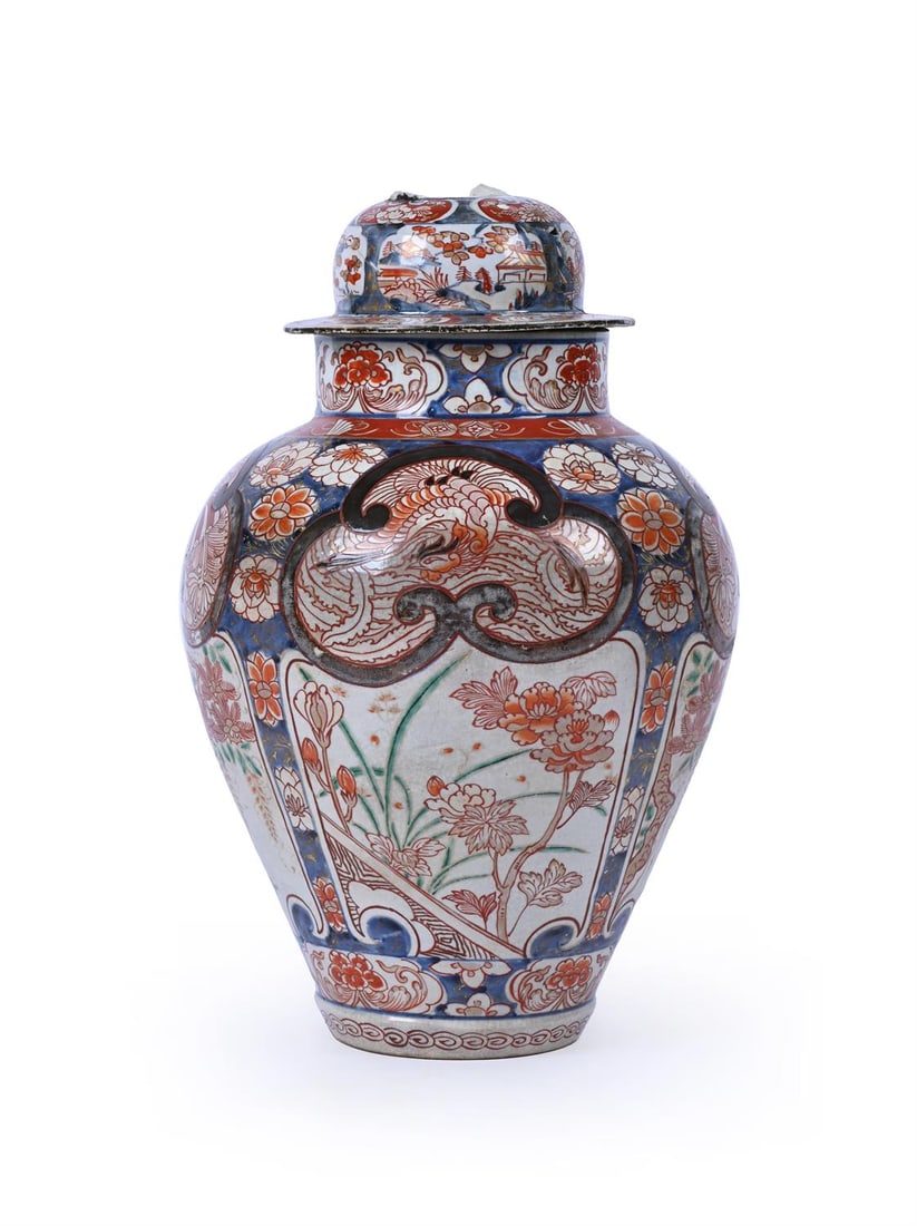 A LARGE JAPANESE IMARI VASE AND COVER, EDO PERIOD, 18TH CENTURY (1 of 3)