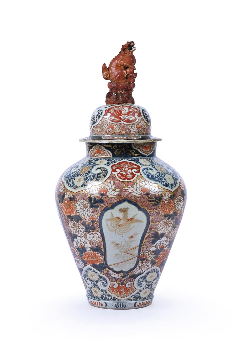 A LARGE JAPANESE IMARI VASE AND COVER, EDO PERIOD, 18TH CENTURY (1 of 3)