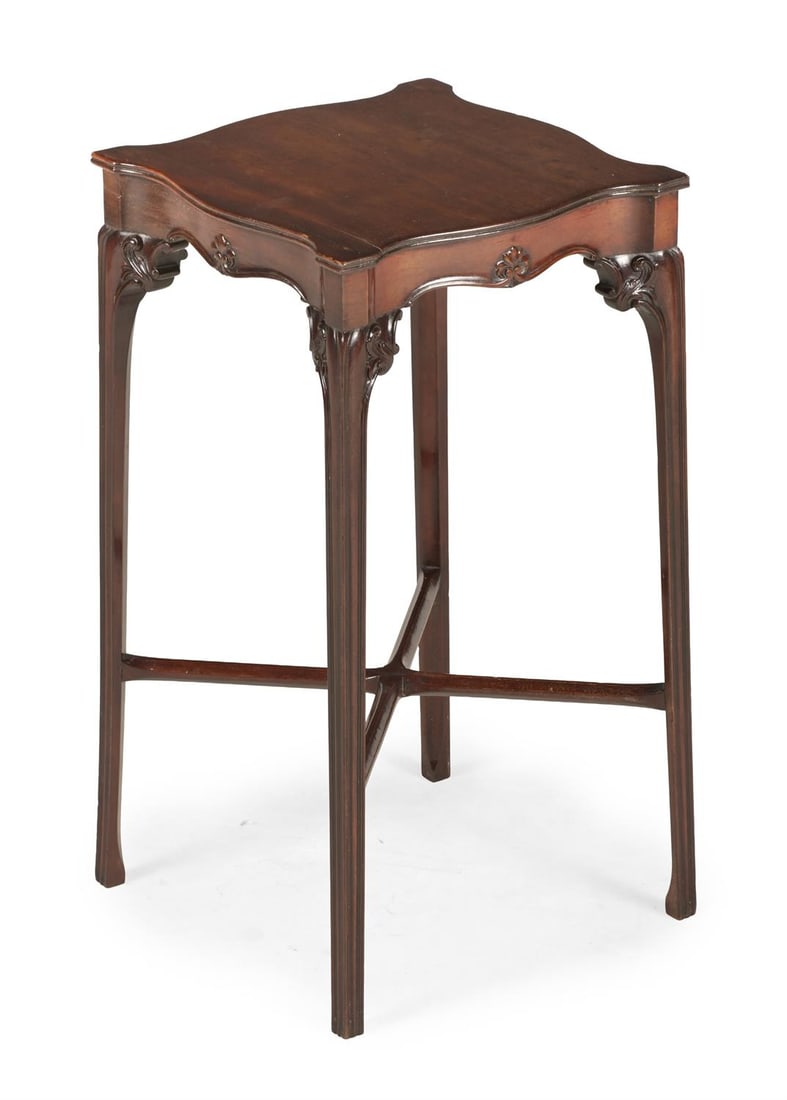 A GEORGE III MAHOGANY OCCASIONAL TABLE OR URN STAND, CIRCA 1770 (1 of 3)