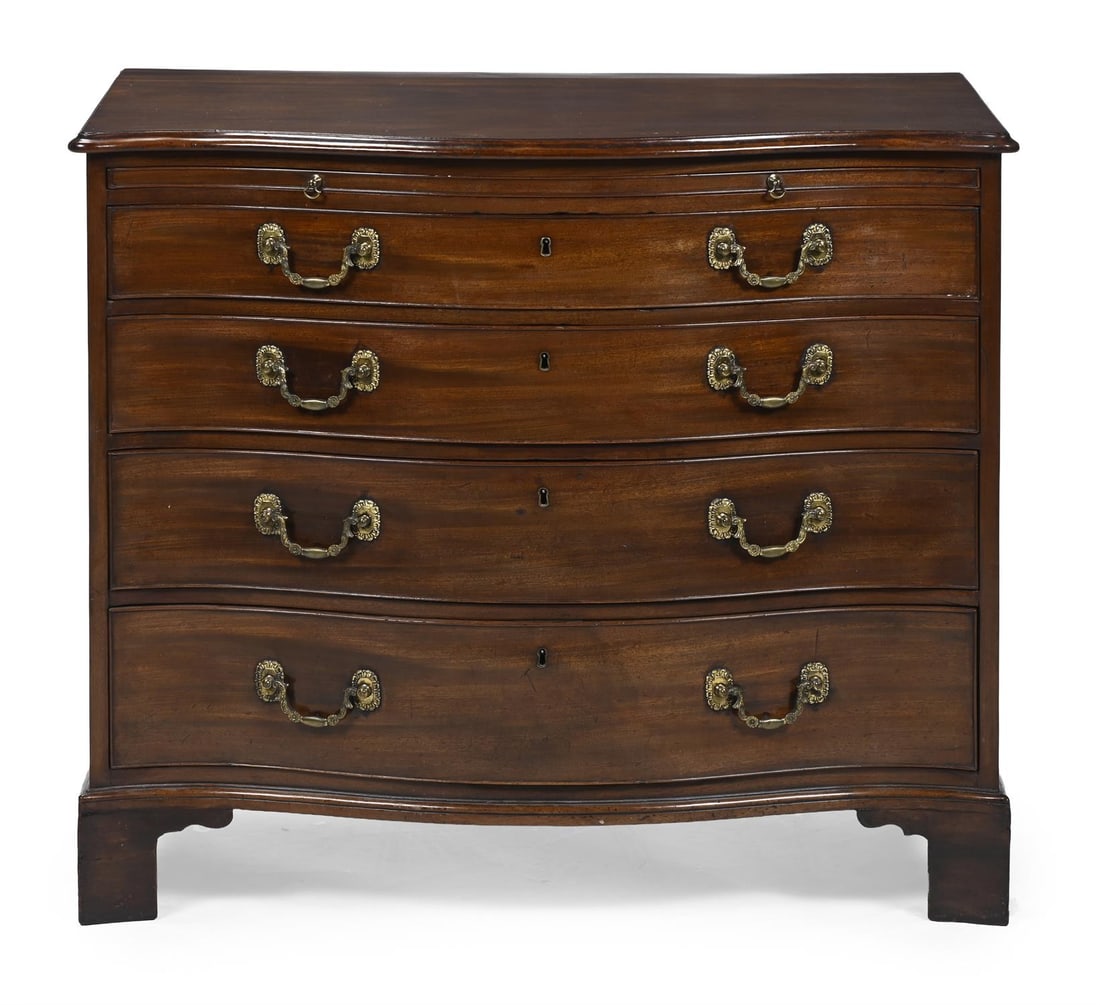 A GEORGE III MAHOGANY SERPENTINE FRONTED CHEST OF DRAWERS, CIRCA 1780 (1 of 4)