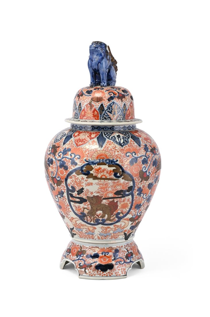 A JAPANESE IMARI VASE AND COVER ON STAND, EDO PERIOD, 19TH CENTURY (1 of 4)