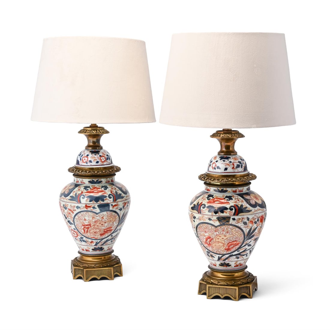A PAIR OF JAPANESE IMARI AND GILT METAL MOUNTED LAMPS, 19TH CENTURY (1 of 3)