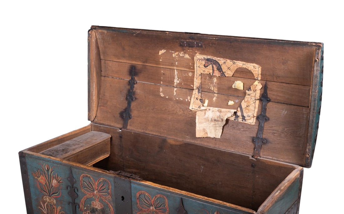 AN OAK AND IRON BOUND FOLK PAINTED CHEST, EARLY 19TH CENTURY, DATED 1817 - 4