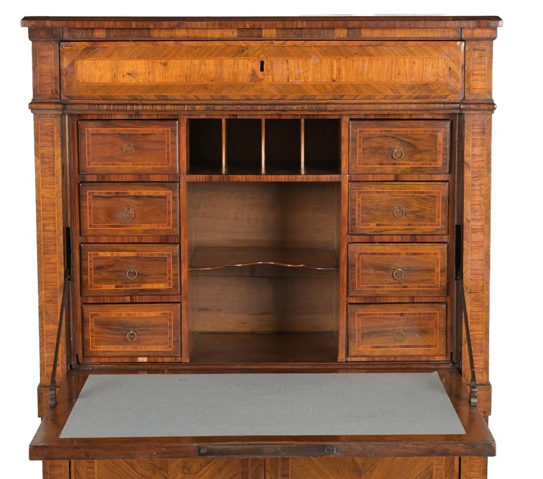 Y A WALNUT AND TULIPWOOD CROSSBANDED ESCRITOIRE, EARLY 19TH CENTURY - 3