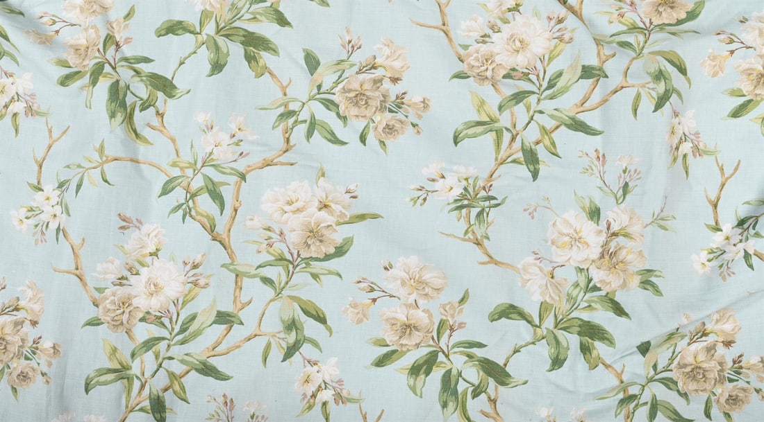 A PAIR OF FLORAL PATTERNED CURTAINS, IN THE MANNER OF COLEFAX AND FOWLER - 2