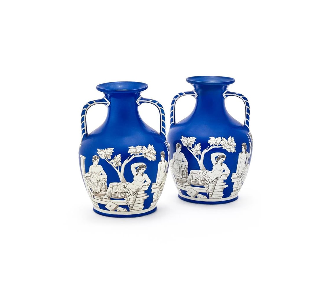 A PAIR OF SAMUEL ALCOCK & CO. PORCELAIN COPIES OF THE BARBERINI OR PORTLAND VASE, MID 19TH CENTURY - 2