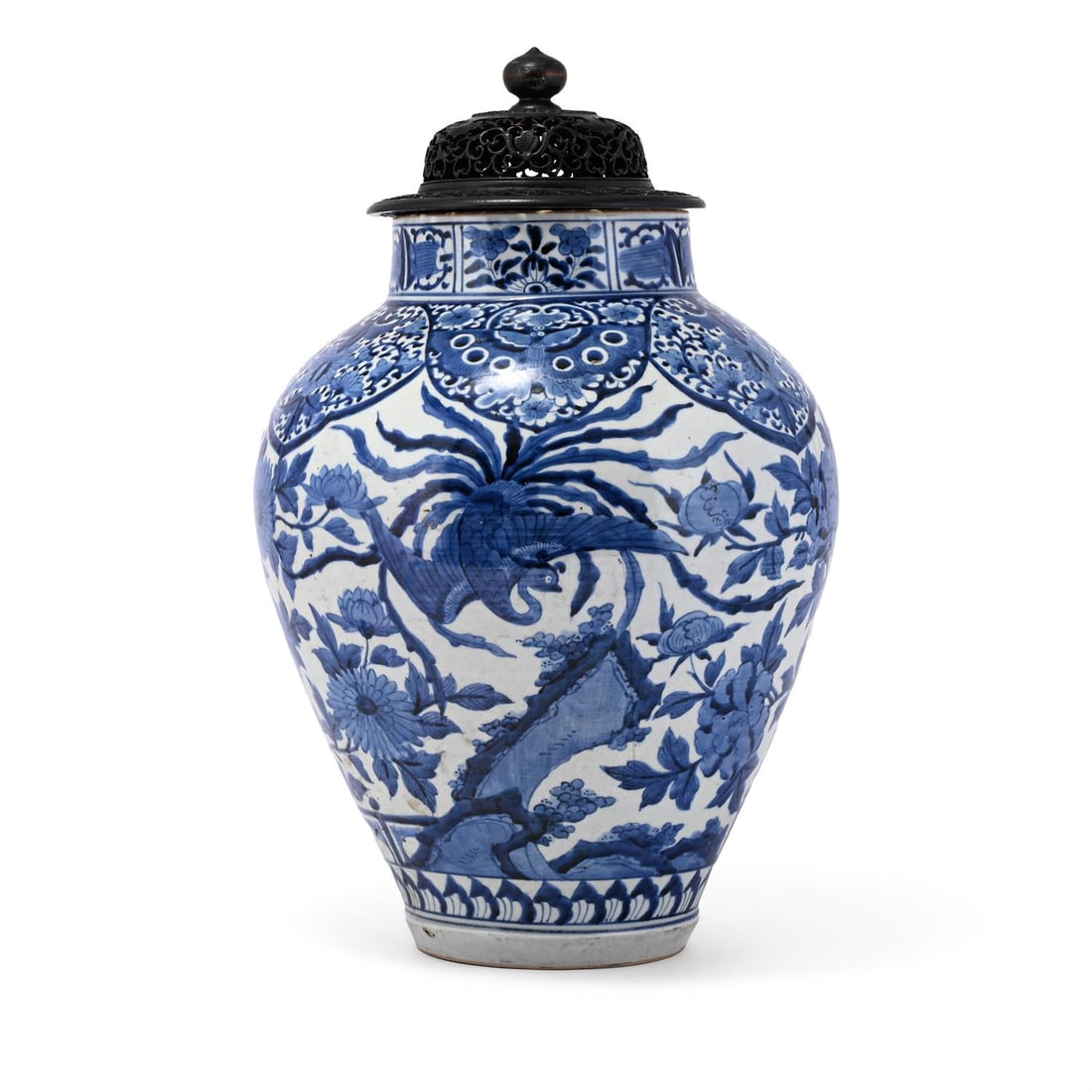 A JAPANESE ARITA BLUE AND WHITE VASE, EDO PERIOD, LATE 17TH OR 18TH CENTURY (1 of 4)
