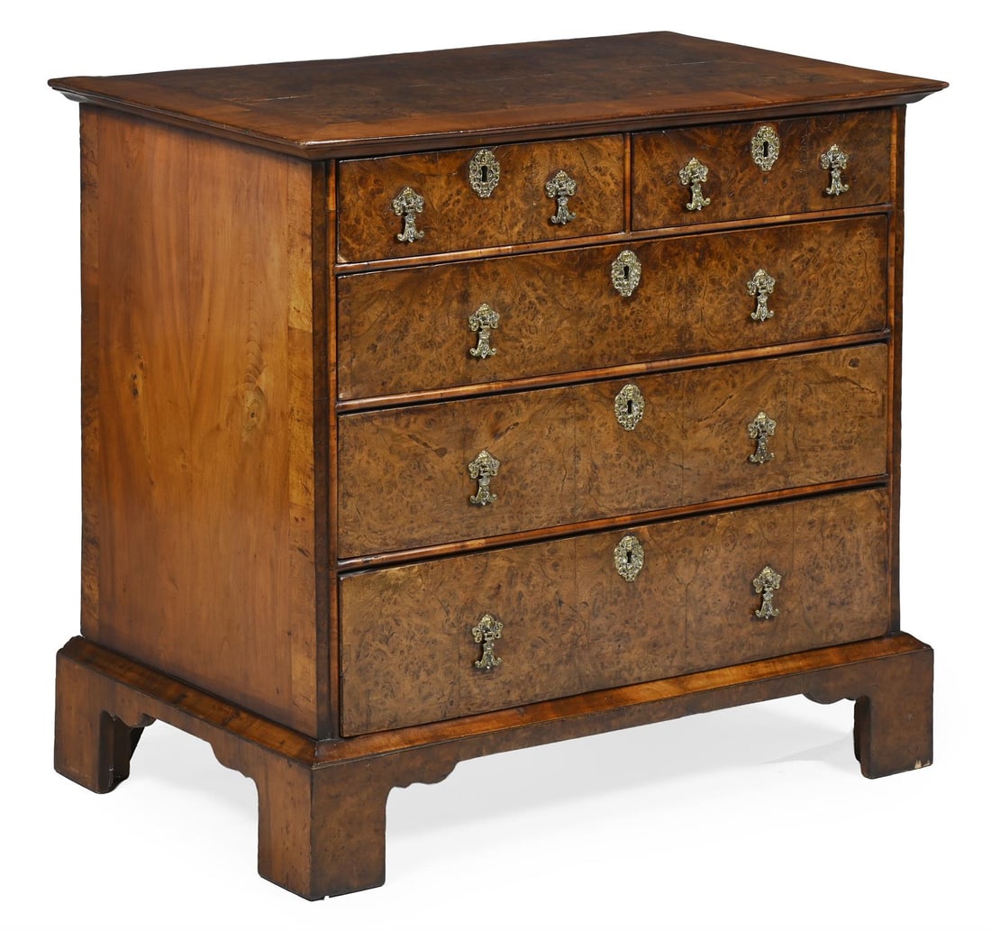 A WILLIAM III WALNUT AND BURR WALNUT CHEST OF DRAWERS, CIRCA 1700 (1 of 3)