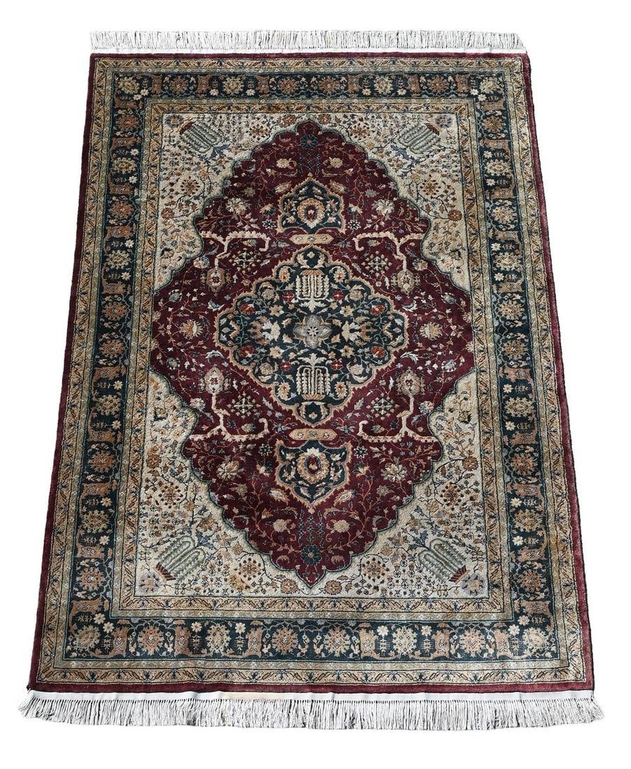 A TABRIZ DESIGN SILK RUG, EARLY 20TH CENTURY: A TABRIZ DESIGN SILK RUGEARLY 20TH CENTURYapproximately 185 x 124cm