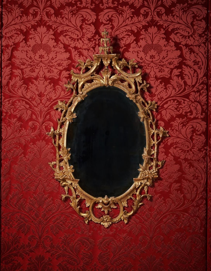 A GEORGE III CARVED GILTWOOD MIRROR, IN THE MANNER OF THOMAS CHIPPENDALE, CIRCA 1770 (1 of 4)
