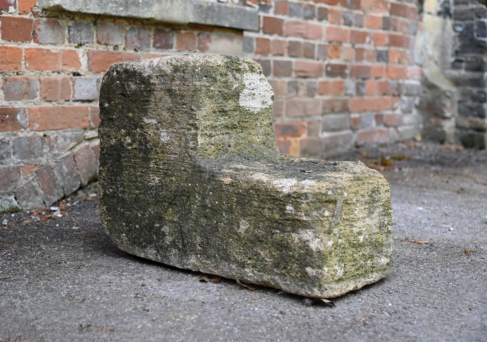 A GEORGE III COTSWOLD STONE MOUNTING BLOCK, CIRCA 1760 (1 of 1)