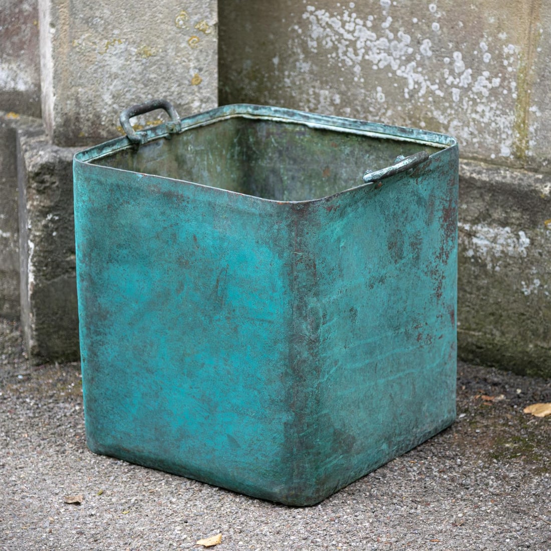 A VICTORIAN COPPER LOG BIN OR PLANTER, LATE 19TH CENTURY (1 of 2)