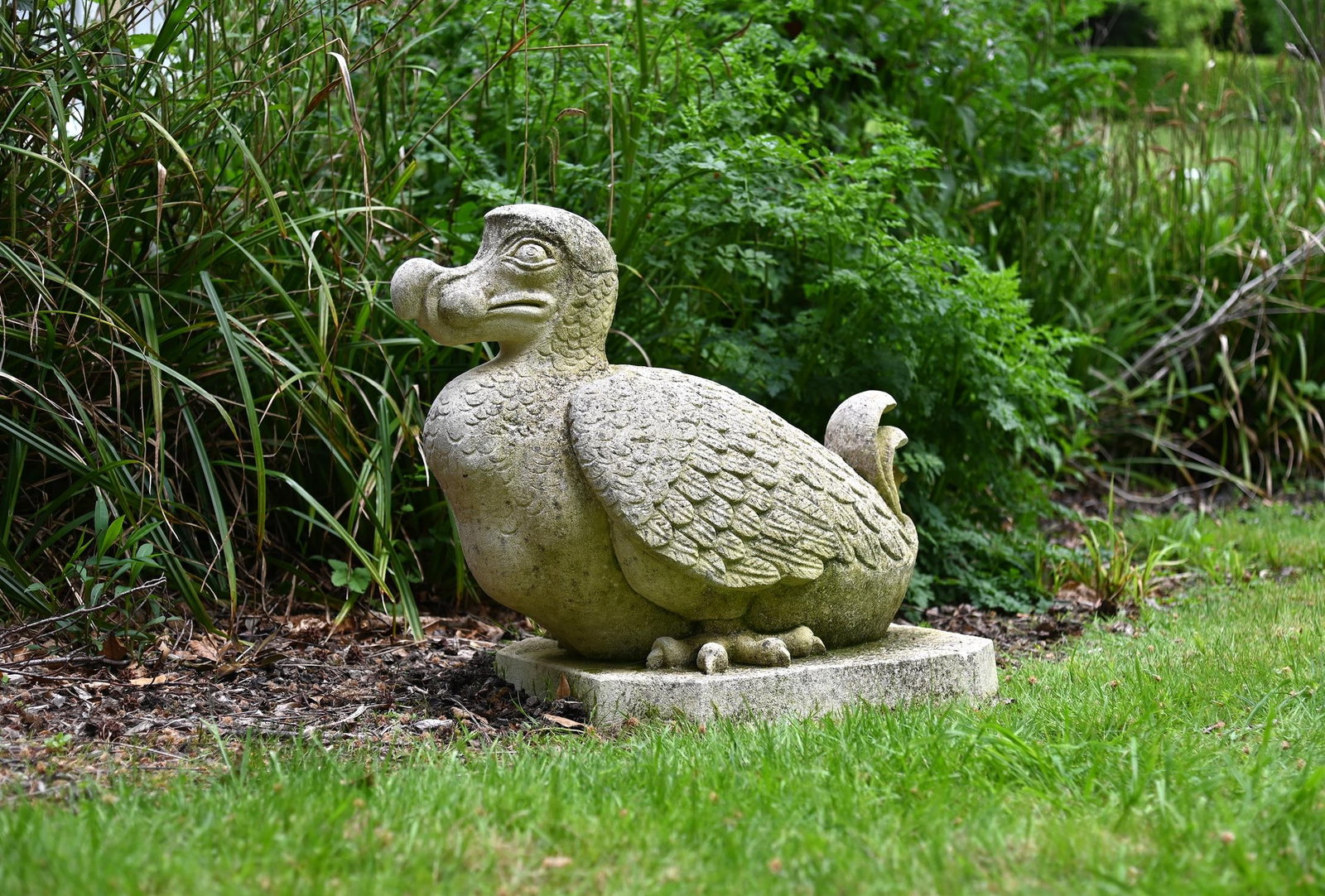 A LARGE CARVED STONE MODEL OF A DODO, AFTER THE MODEL BY THOMAS BEATTIE, CONTEMPORARY (1 of 1)