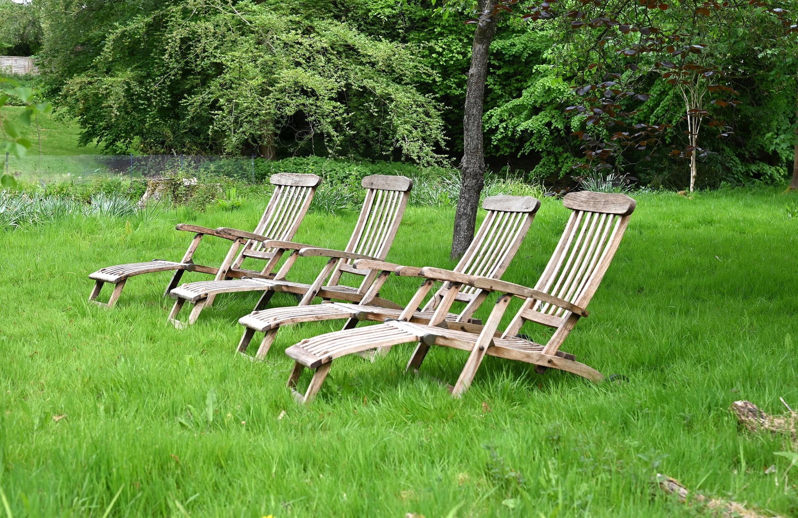 A SET OF FOUR TEAK SUN LOUNGERS, BY CHIC TEAK, LATE 20TH CENTURY (1 of 1)