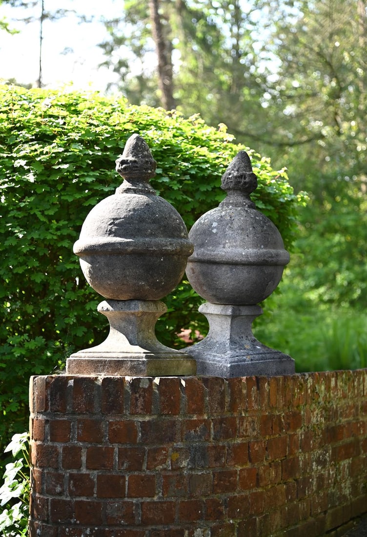 A PAIR OF STONE BALL AND SPIRE FINIALS, EARLY 20TH CENTURY (1 of 1)